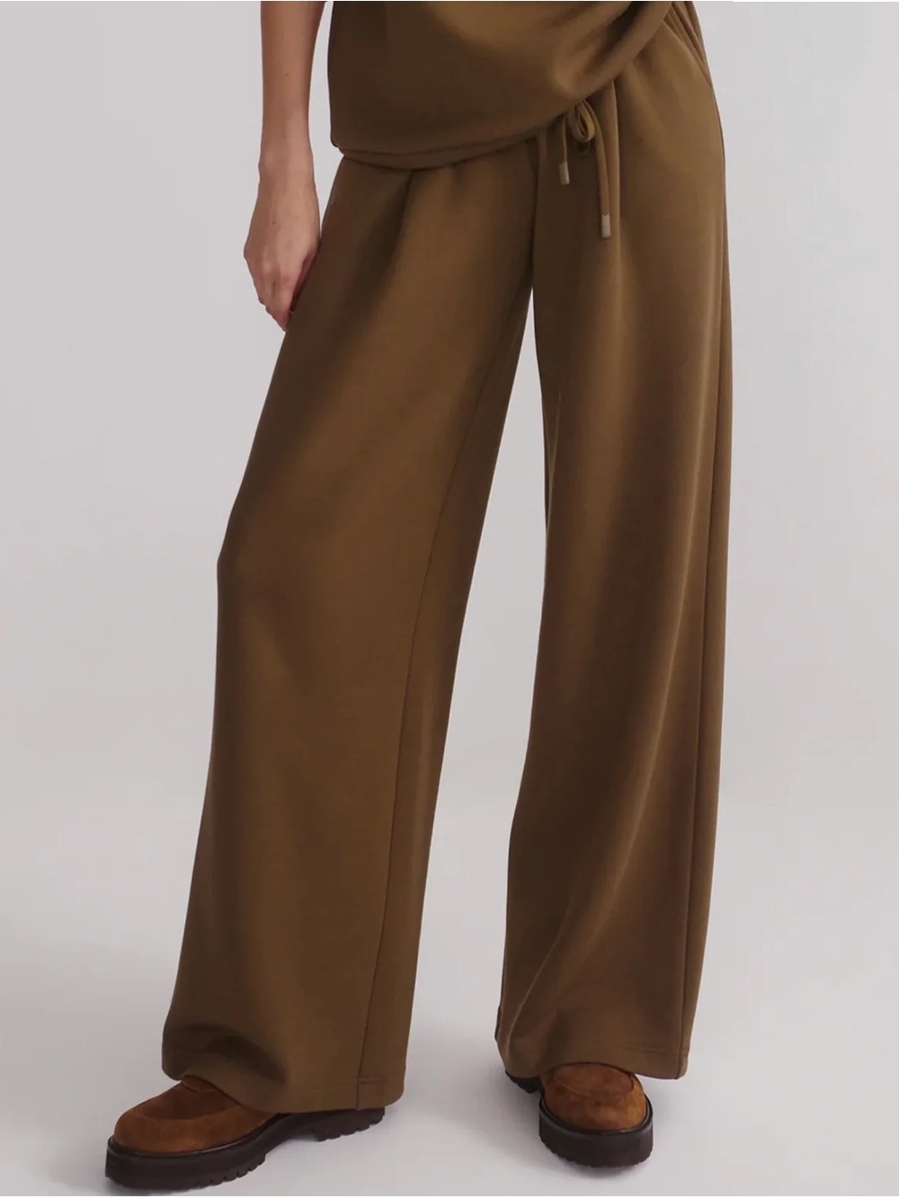 VARLEY
THE EXTRA WIDE PANT 29.5" | MILITARY OLIVE - Picture 2 of 5